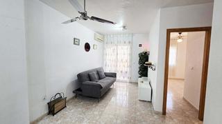 Apartament a Antonio Machado. Acogedor apartamento de 2 dormitorios con piscina en torrevieja