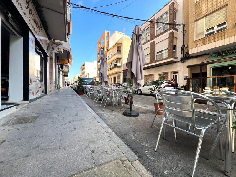 Foto ddebc2fc-946b-4a09-b27e-5369b9f9b509. Alquiler local comercial traspaso del negocio una cafetería en Torrevieja