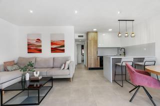 Apartamento en Santiago de La Ribera. Moderno apartamento de 3 dormitorios con terraza y piscina en sa