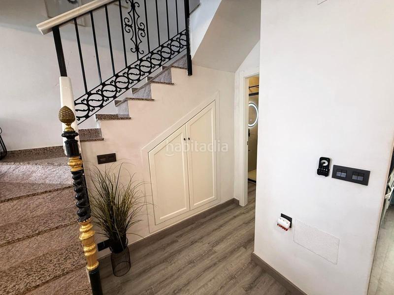 Foto f502aca2-f584-47dd-9b3b-b035e6b340fe. Casa pareada casa adosada esquinera de 3 dormitorios con su parking y piscina en villamartin en Orihuela