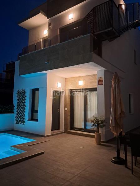 Foto 1d6620a5-ccfe-4e45-b6ec-2e92d0734cf0. Chalet with parking pool in Zona Carrefour - Urbanizaciones Torrevieja