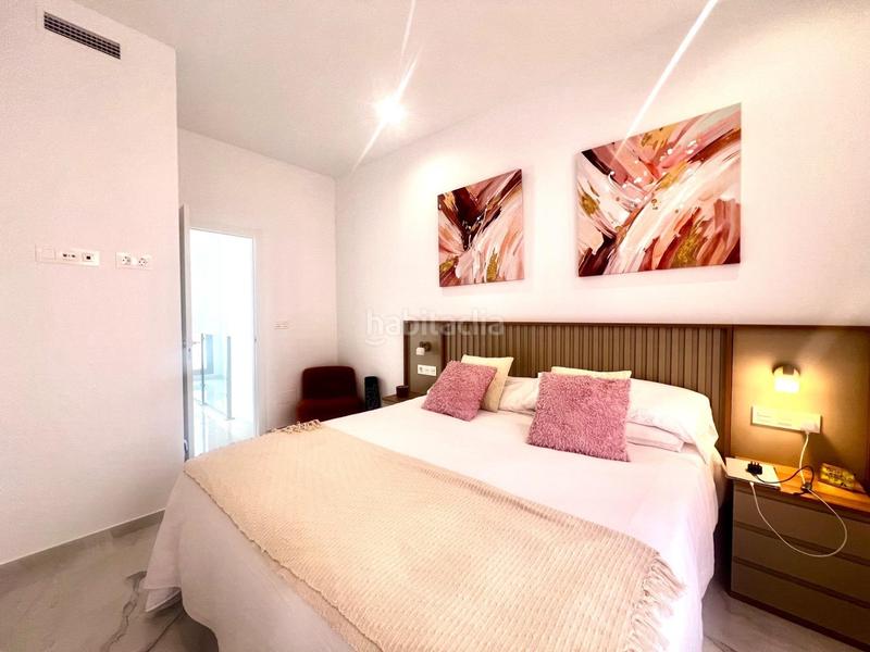 Foto 39df64f7-3f0c-48d7-8122-77aacd6ae479. Chalet with parking pool in Zona Carrefour - Urbanizaciones Torrevieja