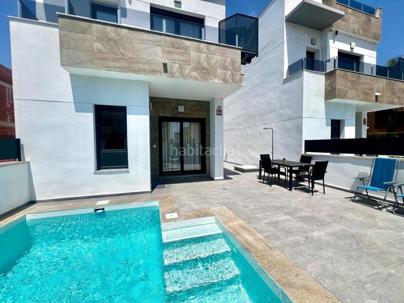 Foto 92c2b2d5-85cf-4e84-81cb-340b668edf85. Chalet with parking pool in Zona Carrefour - Urbanizaciones Torrevieja