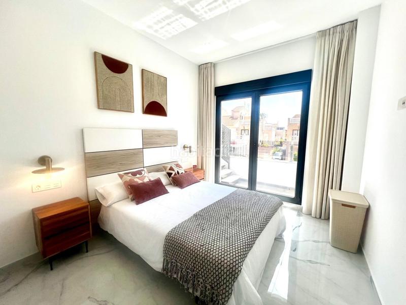 Foto bea03f16-717b-410f-b433-df089ac71e90. Chalet with parking pool in Zona Carrefour - Urbanizaciones Torrevieja