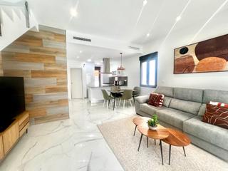 Chalet in Zona Carrefour - Urbanizaciones. Increíble villa de 3 dormitorios con solarium, piscina privada y