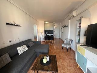 Piccolo appartamento in Nueva Torrevieja. Bonito apartamento de 2 dormitorios con terraza y piscina en tor