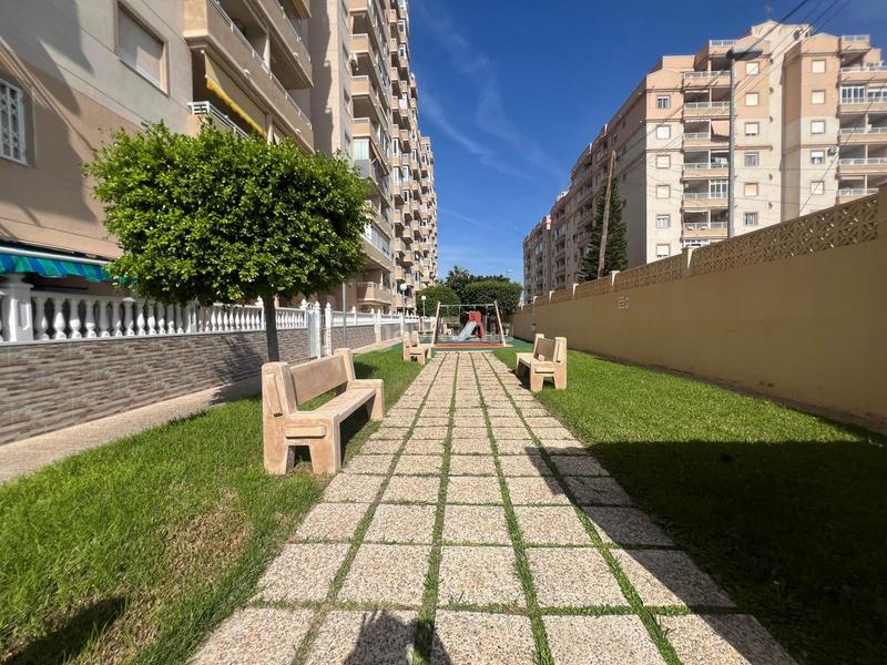 Foto e0a5f58c-6cd8-40b1-9923-dec631203e08. Apartamento bonito apartamento de 2 dormitorios con terraza y piscina en Torrevieja