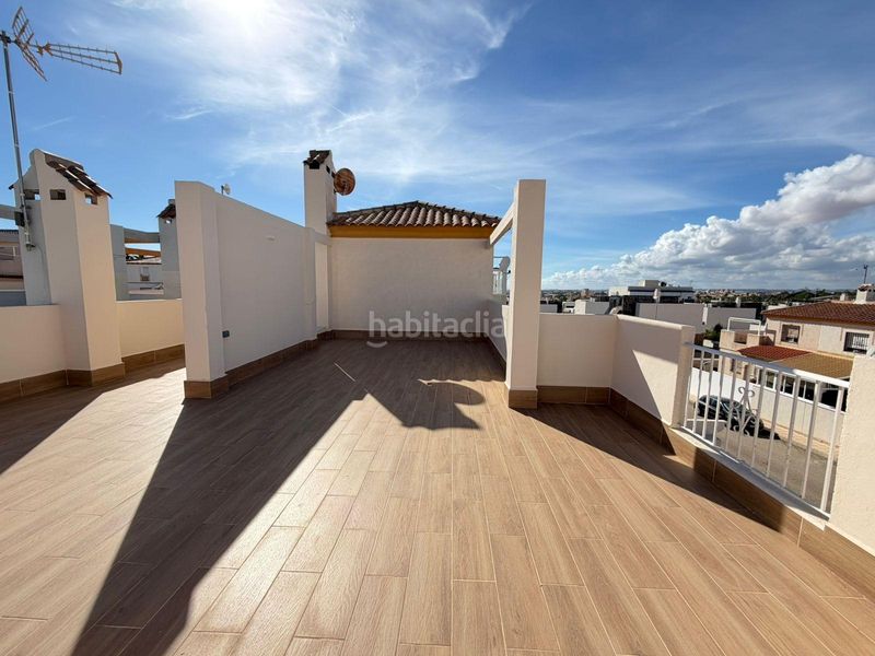 Foto 4c2f8db0-ab87-47d6-ab9b-5663832eb1ea. Casa aparellada amb aparcament piscina a Zona los Frutales Torrevieja