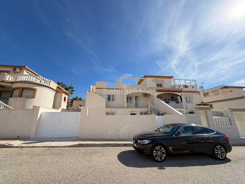 Foto 4f314a3f-6aaa-4f80-9ee4-a5b0414b8368. Casa aparellada amb aparcament piscina a Zona los Frutales Torrevieja
