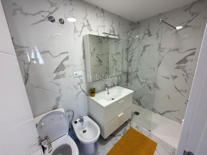 Foto 5a116c07-a525-45a8-8ce4-690ec8dbf2e1. Casa aparellada amb aparcament piscina a Zona los Frutales Torrevieja