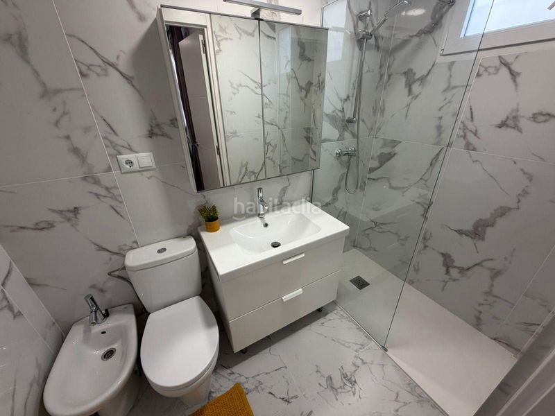 Foto fd0e411c-611c-4e69-8017-2e9e08b3345a. Casa aparellada amb aparcament piscina a Zona los Frutales Torrevieja