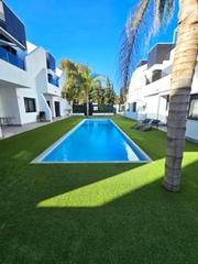 Casa en San Pedro del Pinatar. Maravilloso bungalow de 2 dormitorios con piscina en san pedro d