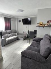Apartamento en Colonia Requena. Apartamento reformado de 3 dormitorios y balcón en alicante