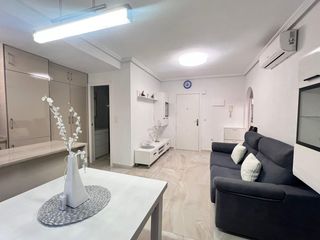 Apartamento en Avenida Habaneras - Curva de Palangre. Reformado ático de 2 dormitorios con terraza acristalada en torr
