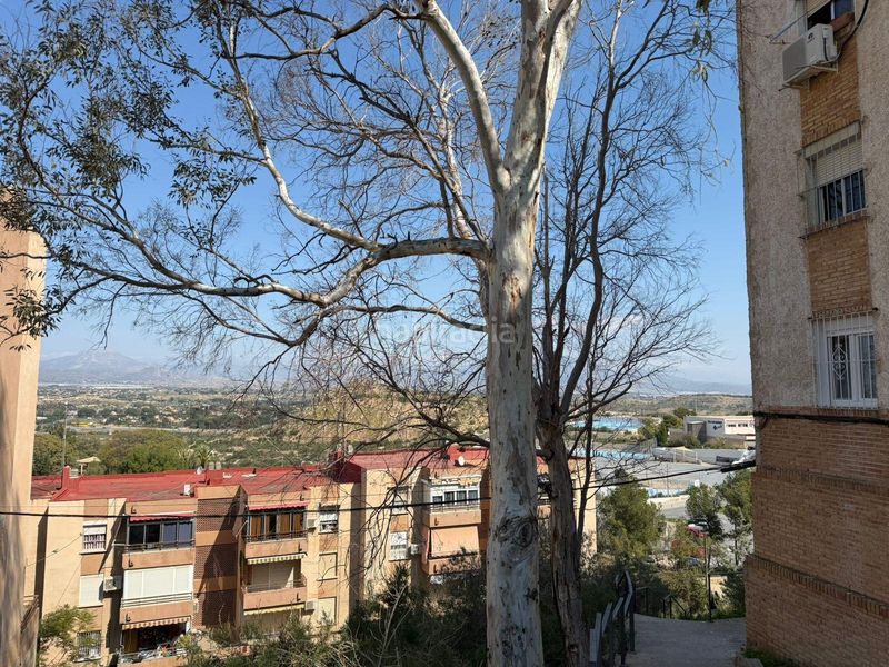 Foto db021e3b-6e17-4d61-b0da-c1b54101aac0. Apartament amb aparcament a Juan XXIII Alicante
