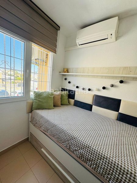 Foto 06df3918-e4c8-43c5-975a-a4621a04d8a9. Casa adossada amb aparcament a La Florida Orihuela