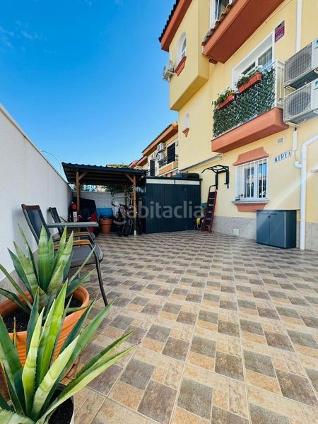 Foto 2555a9f0-8f6e-4413-a480-fbd324192469. Casa adossada amb aparcament a La Florida Orihuela