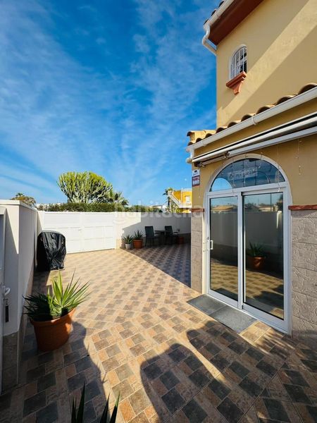 Foto 46209151-6289-4bc6-b546-75647b2aae23. Casa adossada amb aparcament a La Florida Orihuela