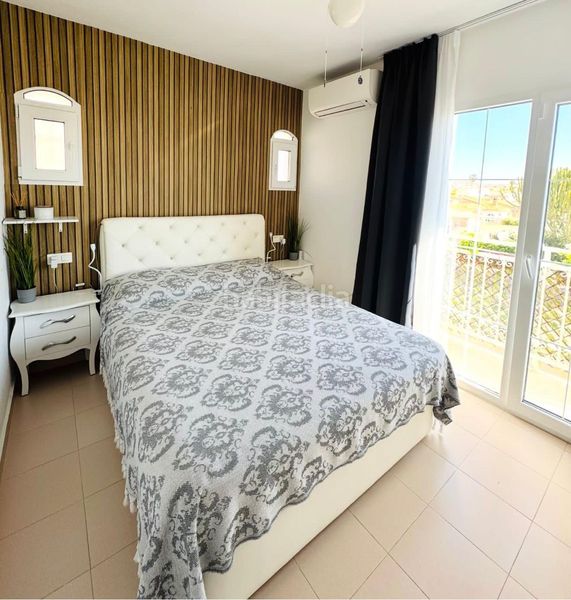 Foto 8df58fc6-cccc-4c3f-8368-e5de6f612359. Casa adossada amb aparcament a La Florida Orihuela