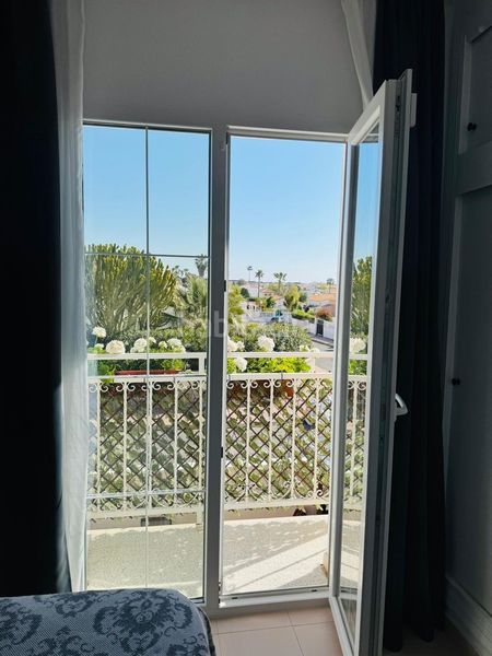 Foto a6239cc4-3b6a-4395-96cf-52aea05bdf44. Casa adossada amb aparcament a La Florida Orihuela