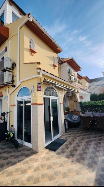 Foto fb9ba7e2-0010-4d09-9416-87e9101dcb42. Casa adossada amb aparcament a La Florida Orihuela