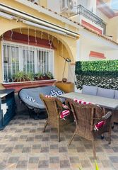 Casa adossada a La Florida. Adosado esquinero de 3 dormitorios con patio privado y vistas al