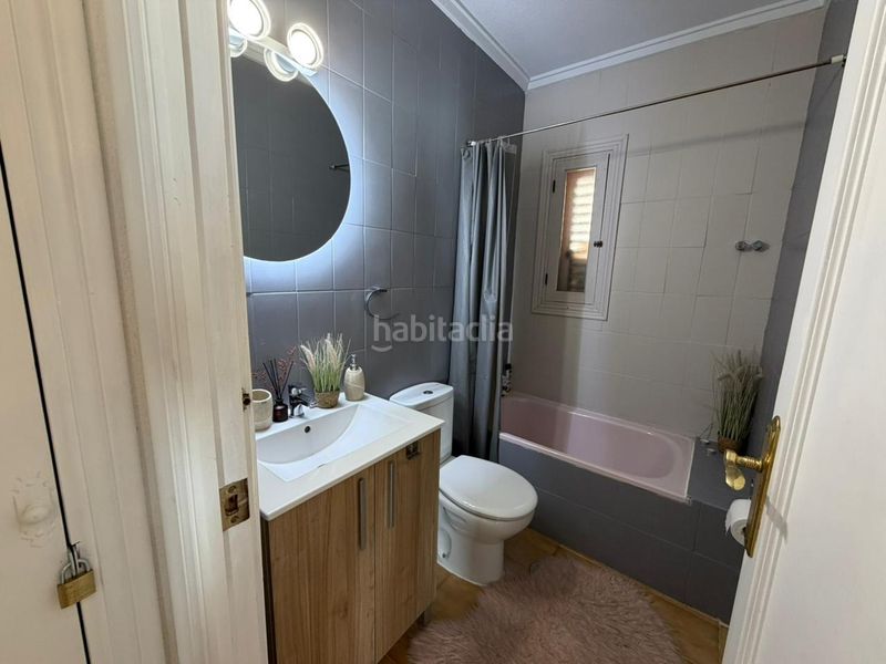 Foto b0521e3a-f600-49bb-967a-c324fb998651. Casa adossada amb piscina a Zona los Frutales Torrevieja