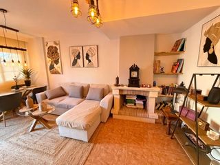 Casa aparellada a Villamartín-Las Filipinas. Maravilloso pareado de 3 dormitorios con terraza y piscina en vi