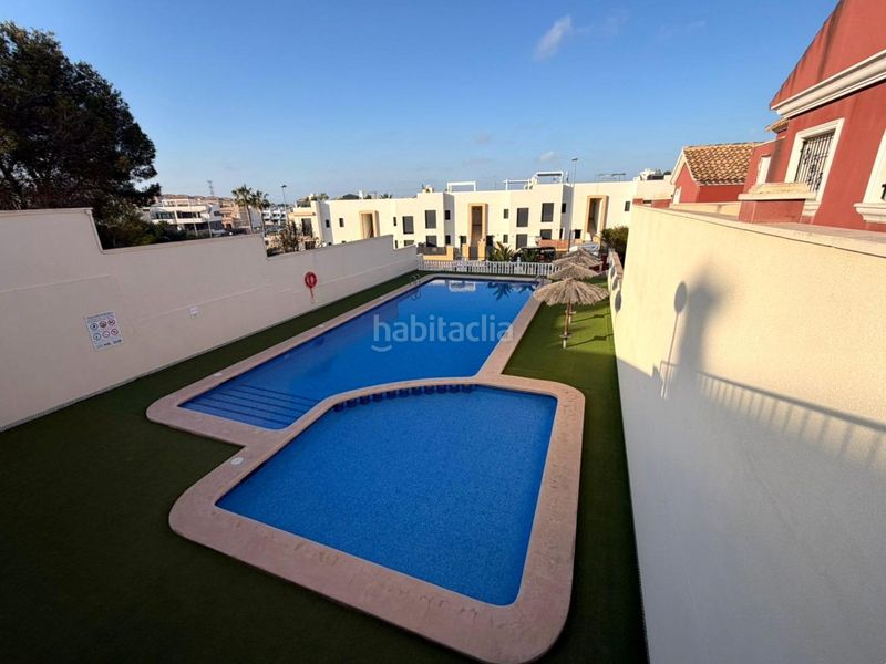 Foto 718ba300-9343-4399-a6a6-b582a7579e33. Casa aparellada amb aparcament piscina a Villamartín-Las Filipinas Orihuela
