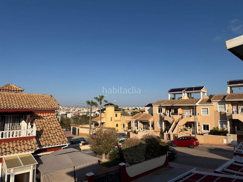 Foto c6ba294c-19f3-4037-9f55-d96d3dae2a0e. Casa aparellada amb aparcament piscina a Villamartín-Las Filipinas Orihuela