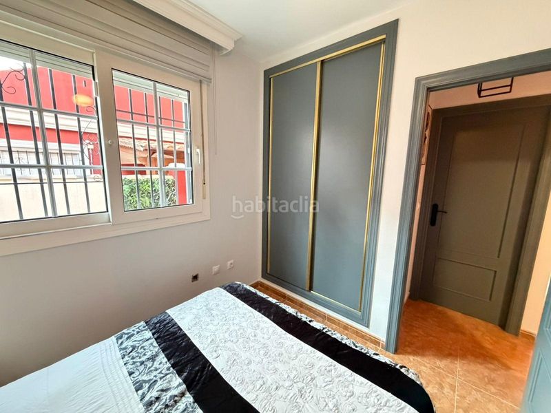 Foto c9756bfa-fce9-4ee7-ac5b-356e5ce90fa9. Casa aparellada amb aparcament piscina a Villamartín-Las Filipinas Orihuela