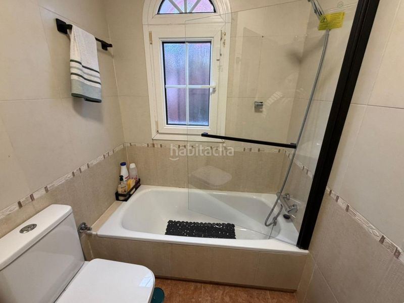 Foto f416b3f0-c29a-4576-9298-8119dcc6923f. Casa aparellada amb aparcament piscina a Villamartín-Las Filipinas Orihuela