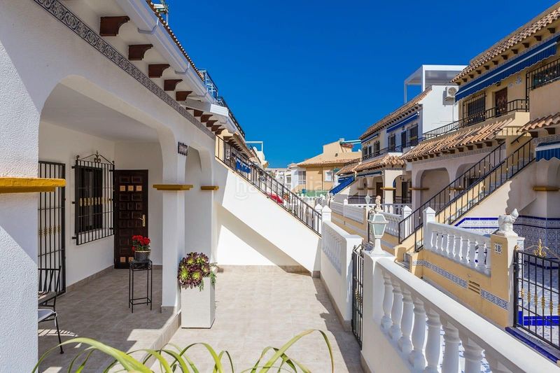 Foto 4e440151-a646-4f88-9a19-24ae7e6b4608. Casa amb aparcament a Los Europeos Torrevieja