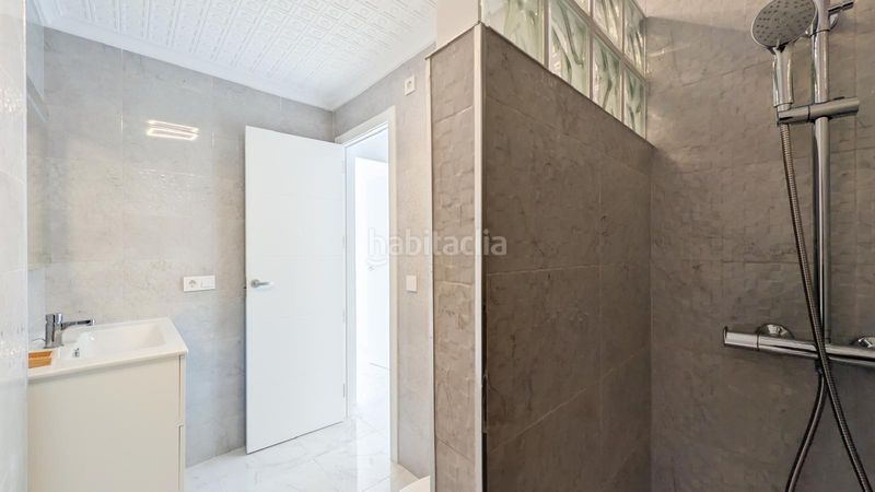 Foto 505ff95a-d0f8-45a9-8206-b02df48eb7f4. Lloguer àtic amb calefacció piscina a El Acequión Torrevieja
