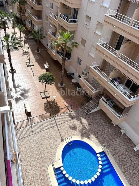 Foto 792f485f-f5c5-4907-8ec2-2f8d2a8b43a3. Apartament amb piscina a Antonio Machado Torrevieja