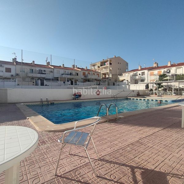 Foto 4fb51423-732b-4a76-89e2-53ba75d9c872. Casa adossada amb piscina a Torreblanca Torrevieja