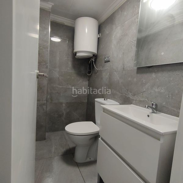Foto a21bfc7f-1f8f-44b6-a7e4-280de0465aa9. Casa adossada amb piscina a Torreblanca Torrevieja