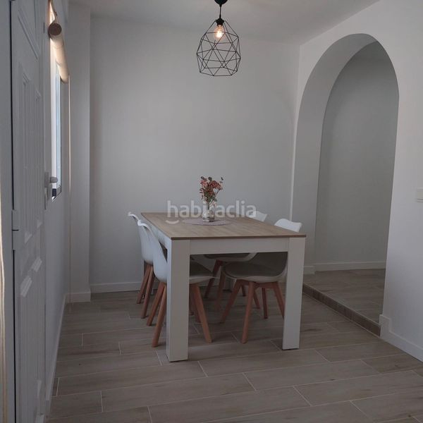 Foto a4f48793-cc62-44e3-a21f-284ee535a523. Casa adossada amb piscina a Torreblanca Torrevieja