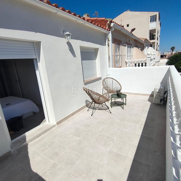 Foto a95233bd-b027-4f43-8cf2-936d0a5feb7d. Casa adossada amb piscina a Torreblanca Torrevieja