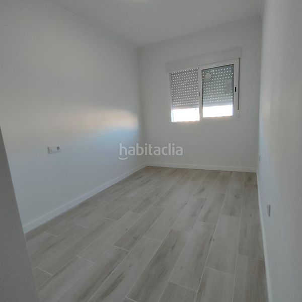 Foto be90086c-6693-4ef5-88fb-df16345b57bc. Casa adossada amb piscina a Torreblanca Torrevieja