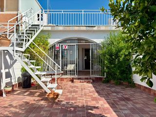 Casa adossada a La Florida. Casa de una sola planta con 3 dormitorios en playa flamenca