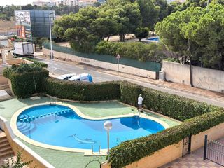 Casa aparellada a Los Balcones-Los Altos. Pareado de 4 dormitorios con parking, solarium y piscina en punt