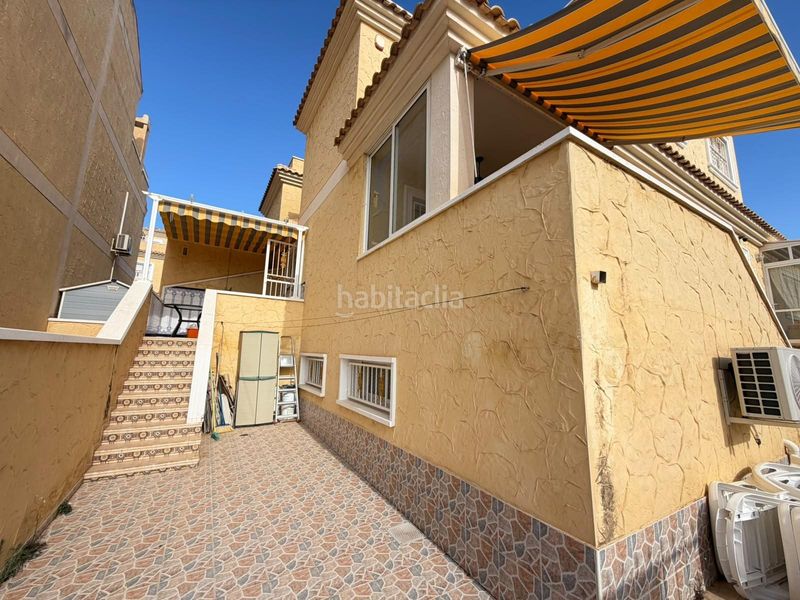 Foto 46cb86fd-0ae6-4aba-b8b8-54174685b80c. Maison jumelée avec parking piscine dans Los Balcones-Los Altos Torrevieja