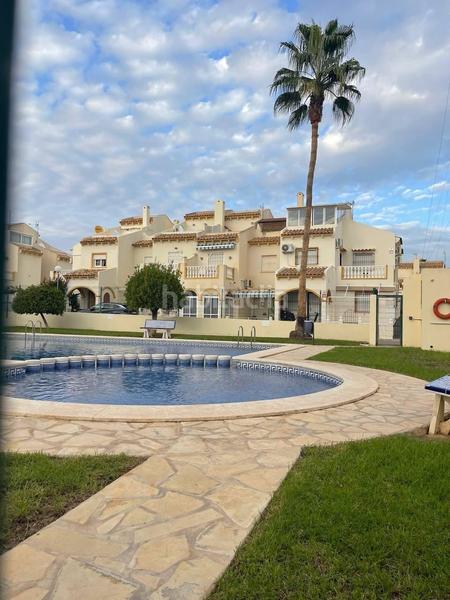 Foto 1e98b5ac-8825-4fab-af2c-b263ba4f8ebe. Casa aparellada amb piscina a Playa Flamenca Orihuela