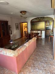 Apartamento en Centro - Muelle Pesquero. Piso de 3 dormitorios situado en el centro de torrevieja, a tan