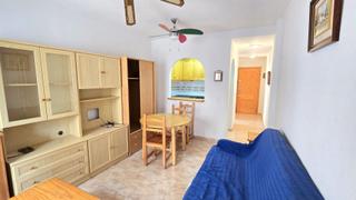 Studio à Las Piscinas Naturales. Acogedor estudio con balcón y piscina comunitaria en torrevieja