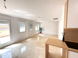 Penthouse in Carolinas Altas. Moderno ático de 2 dormitorios con gran terraza en alicante