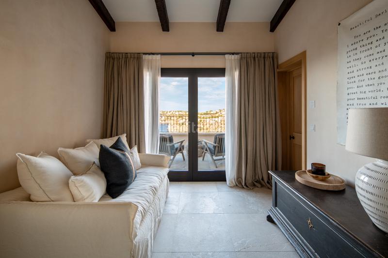 Foto e7708e75-cabc-44f2-8d3b-a62261183a12. Chalet avec cheminée chauffage parking piscine dans Andratx