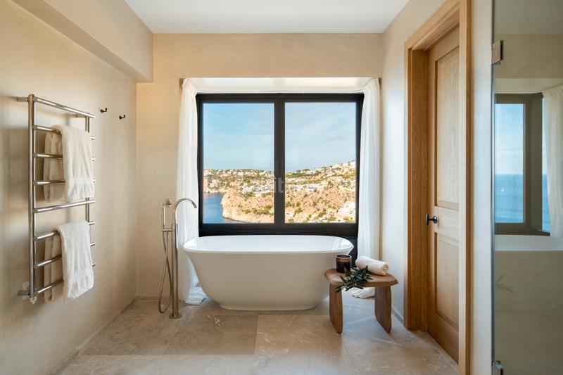 Foto fef22227-5a77-47fc-a81f-738775bc16ee. Chalet avec cheminée chauffage parking piscine dans Andratx