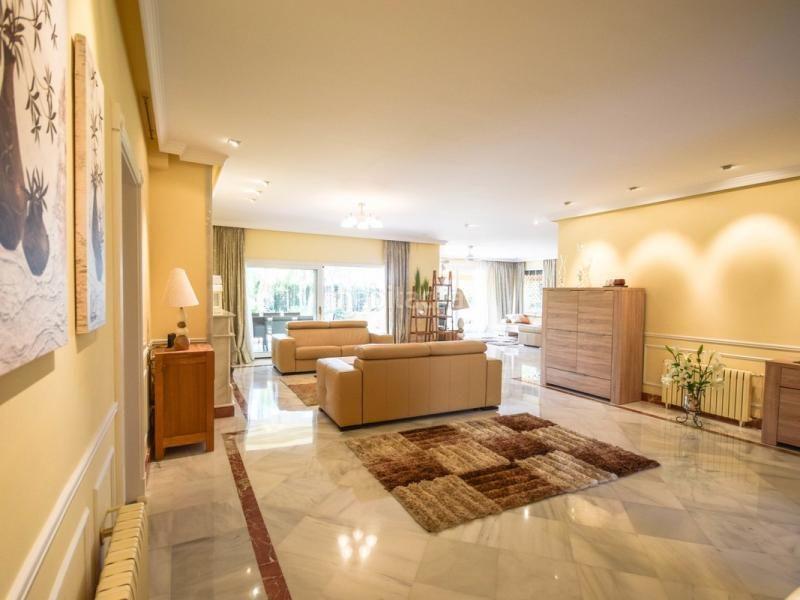 Foto 9438ab0b-8ae9-493f-85e4-cb4db6c512c4. Chalet mit heizung pool in Marbesa Marbella